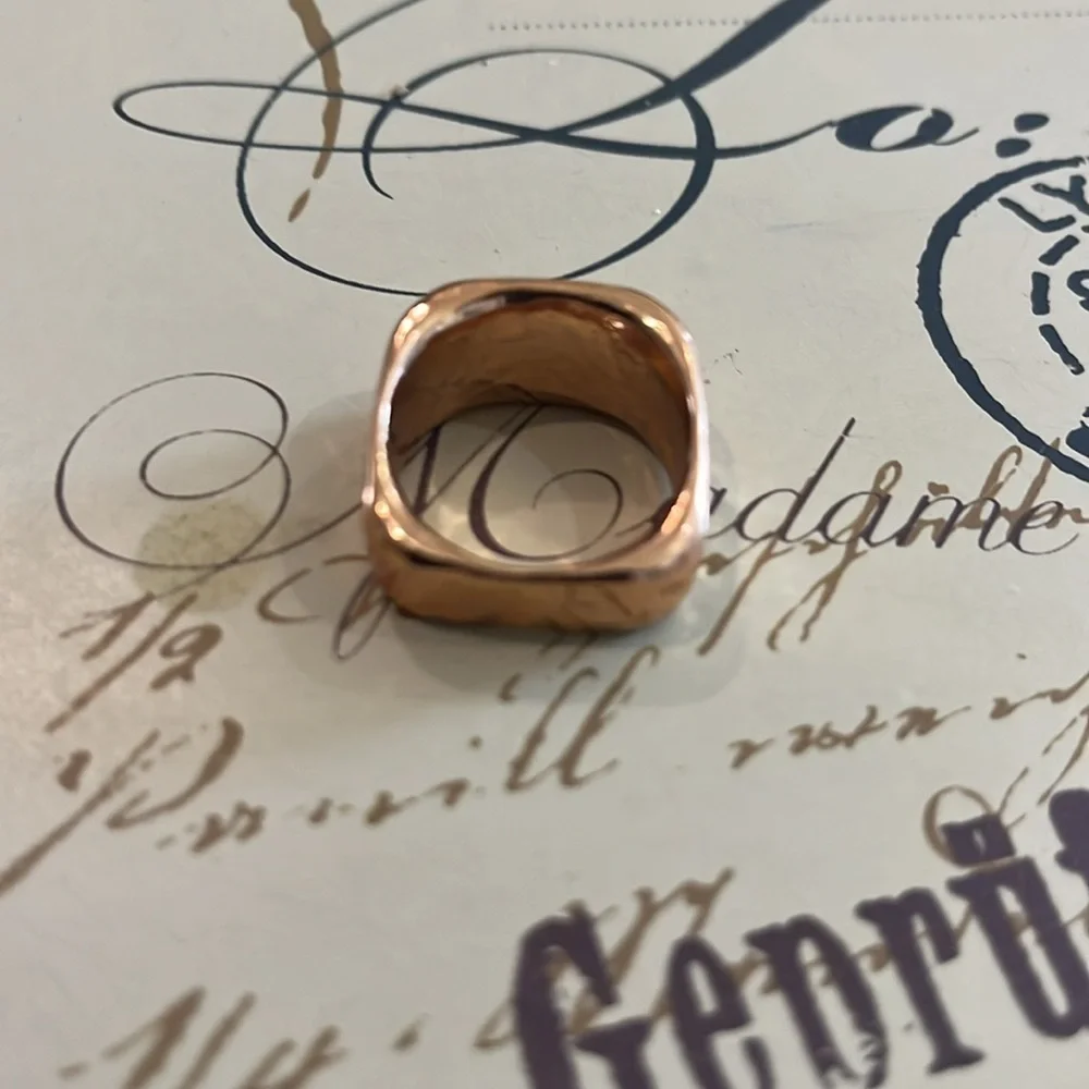 Elegant Gold-Tone Square Ring! Costume jewelry